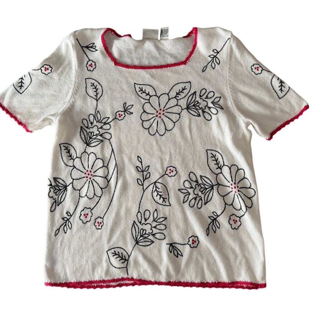 CJ Bank White Floral Embroidered Knit Top Red Trim Short Sleeve | Size X